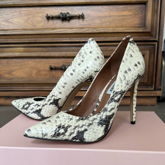 Steve Madden Snakeskin Pumps - Picture 3 of 5